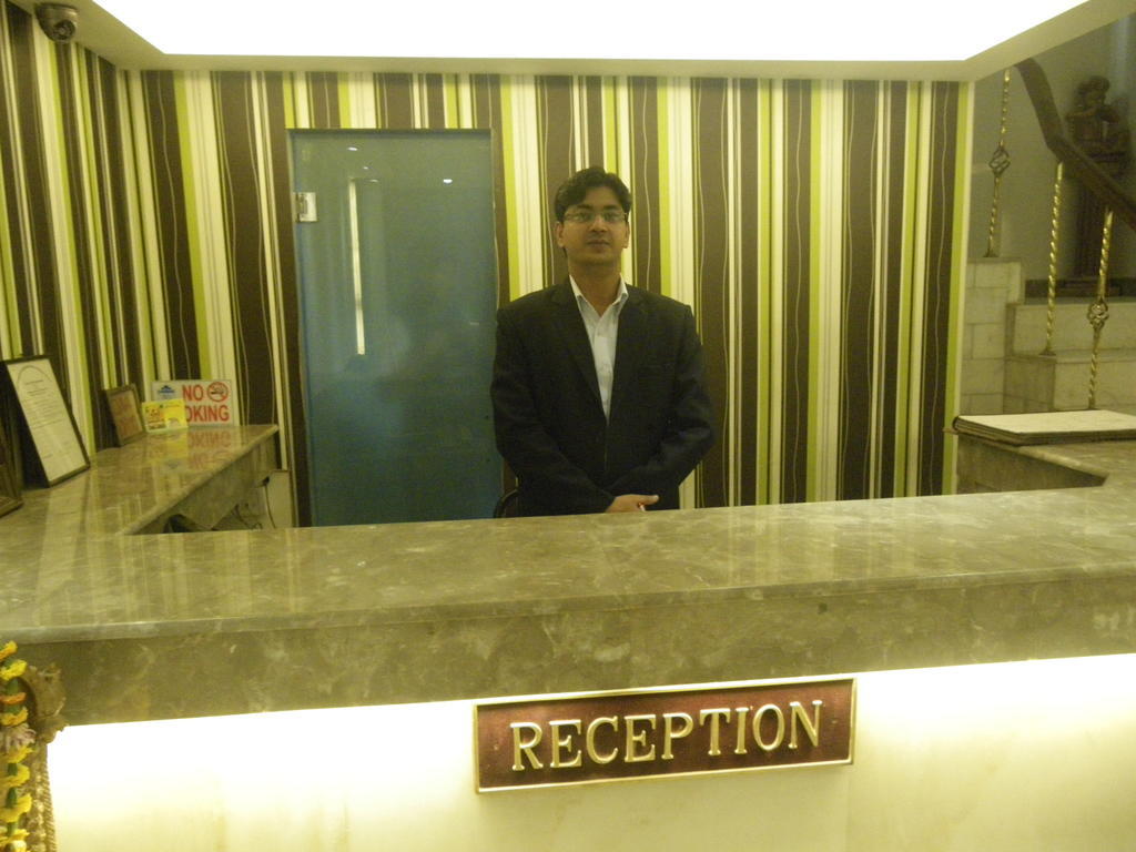 Hotel Metro Continental Delhi  Eksteriør billede
